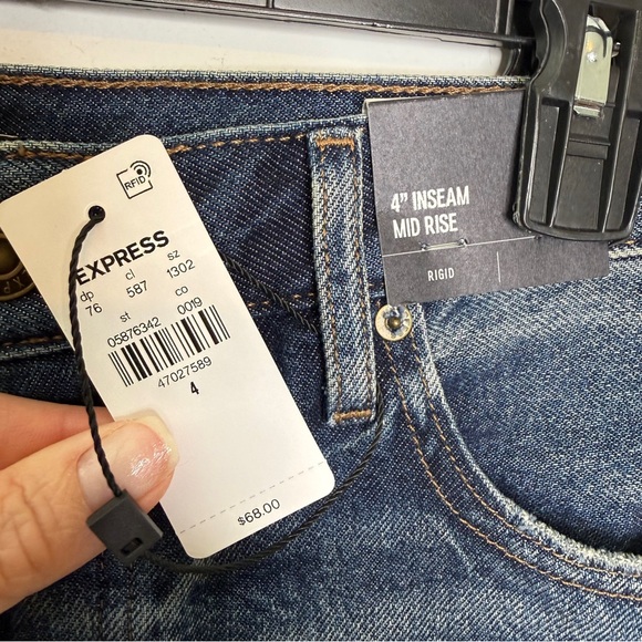 Express Mid Rise Rigid Shorts 4 - Picture 3 of 6